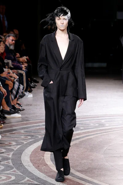 Look 9